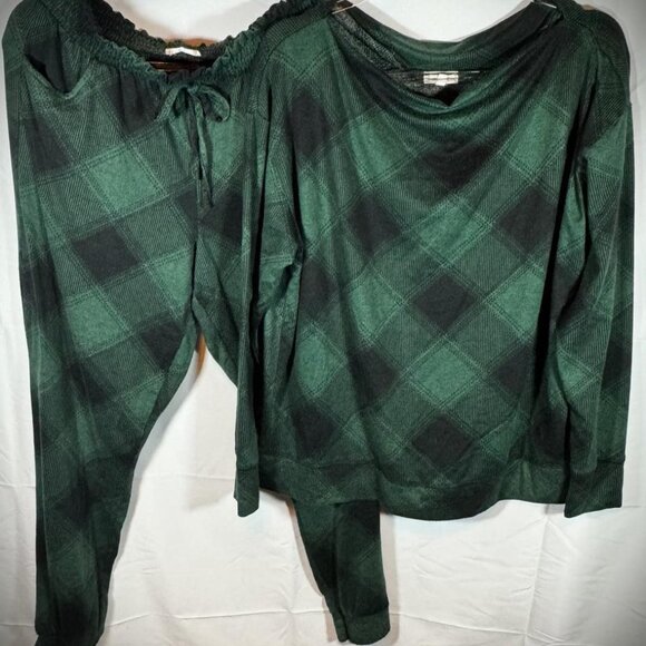 Maurice's Large Plaid Drape Neck Long sleeve with matching pants - Picture 1 of 7
